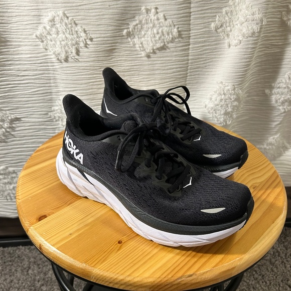 Hoka Shoes - Women's Hoka Clifton 8 Sz 6B